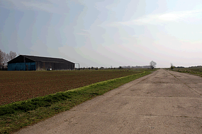 B1 hangar and peritrack